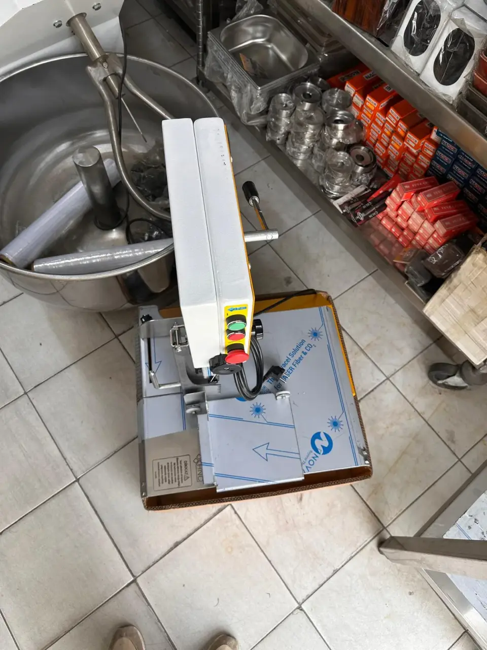 1.5 KW Et Kemik Testeresi HNC marka, fotoğraf 3